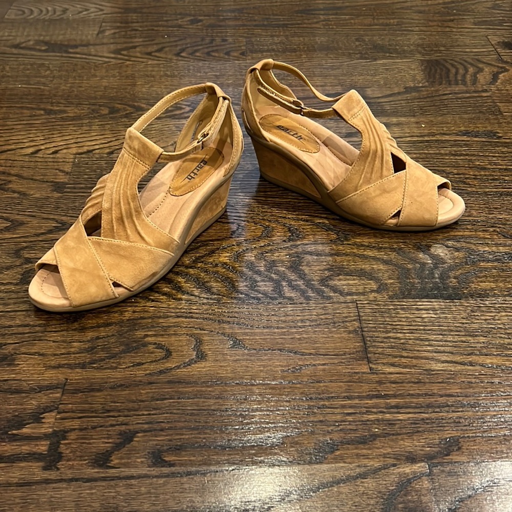 Earth Origins Curvet Suede Peep Toe